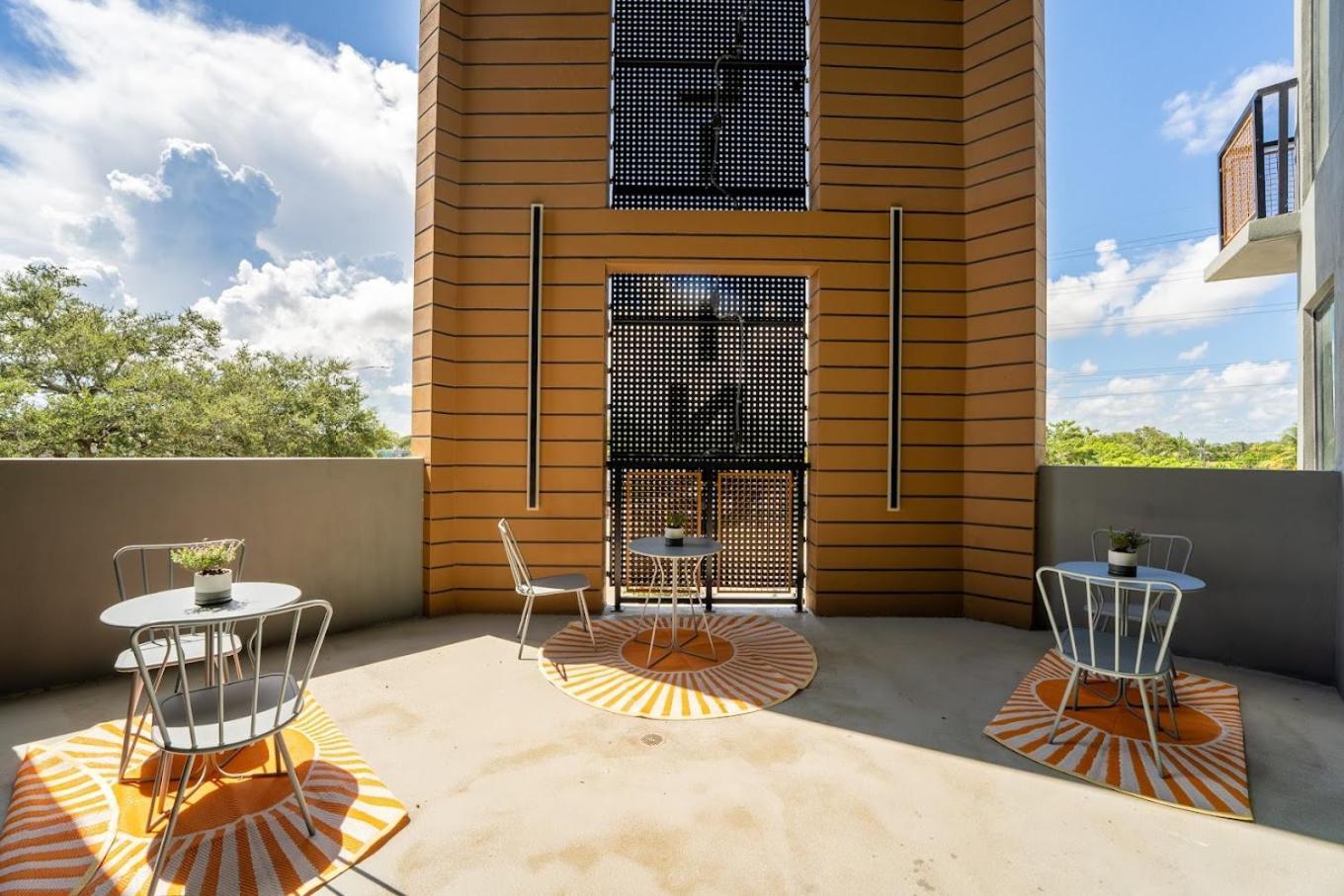 Sejur At Koosh Living Davie Exterior foto